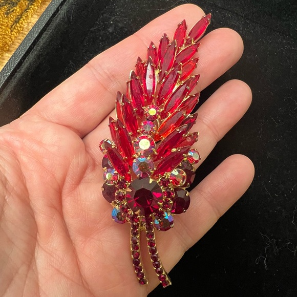 Vintage Juliana D&E Red Navette Leaf Brooch Verified #3586 Book Piece - Picture 2 of 5